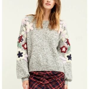 Boundless North Embroidered Daisy Heather Grey Sweater